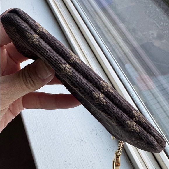 Louis Vuitton Mini Lin Pochette Cles - Picture 10 of 10